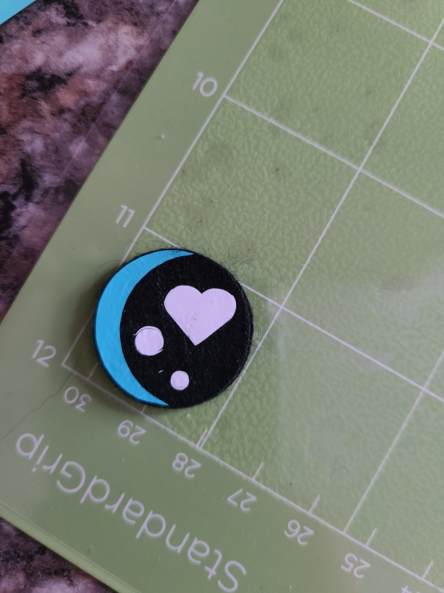 Felt 1 inch heart eyes