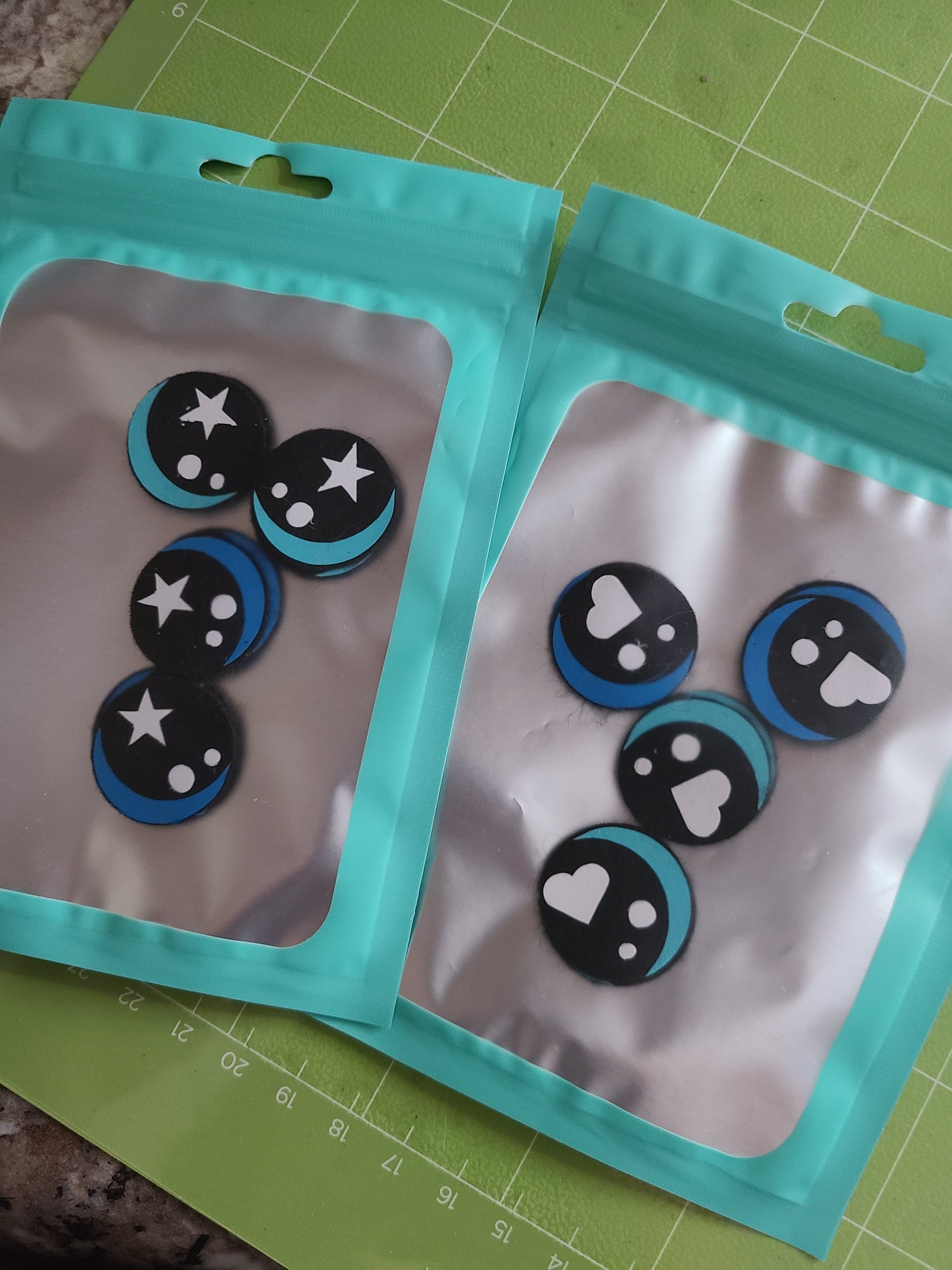 Felt 1 inch Star Eyes